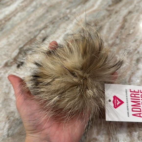 Genuine Fur Pom - Picture 2 of 7